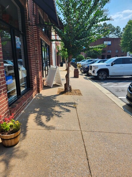 650 Henderson Dr, Cartersville, GA for lease - Building Photo - Image 3 of 12