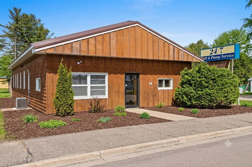 537 Caldwell Ave, Oconto Falls, WI for sale - Building Photo - Image 1 of 27