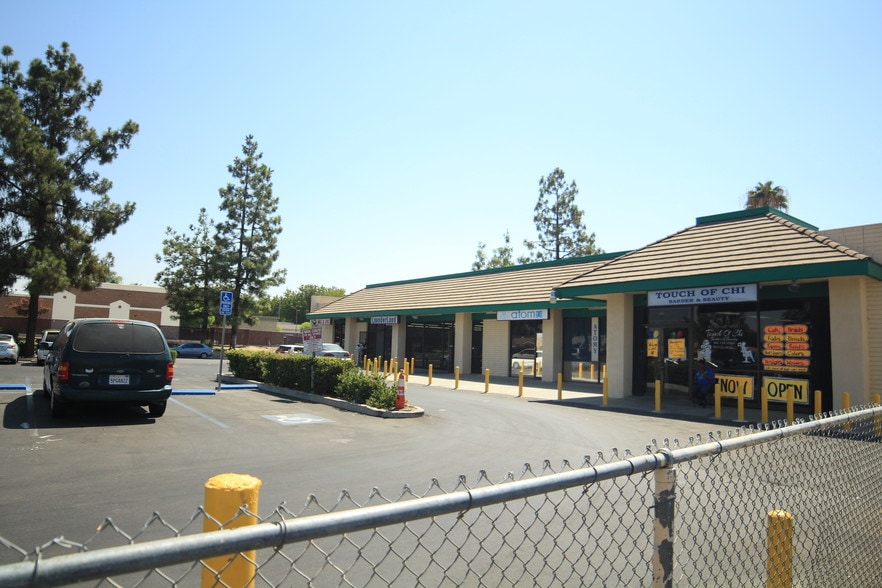 4601-4619 Wilson Rd, Bakersfield, CA for lease - Primary Photo - Image 1 of 8
