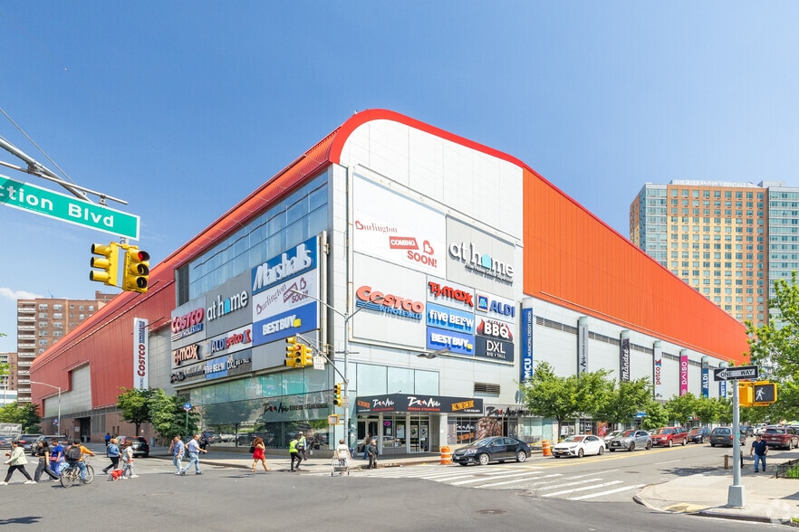 6135 Junction Blvd, Rego Park, NY for lease - Primary Photo - Image 3 of 8