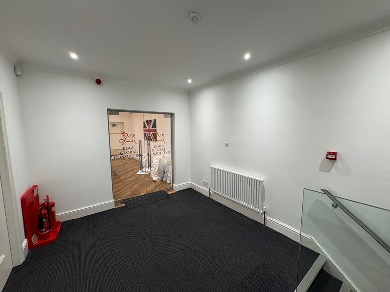 35 Frederick St, Loughborough for lease - Interior Photo - Image 2 of 6