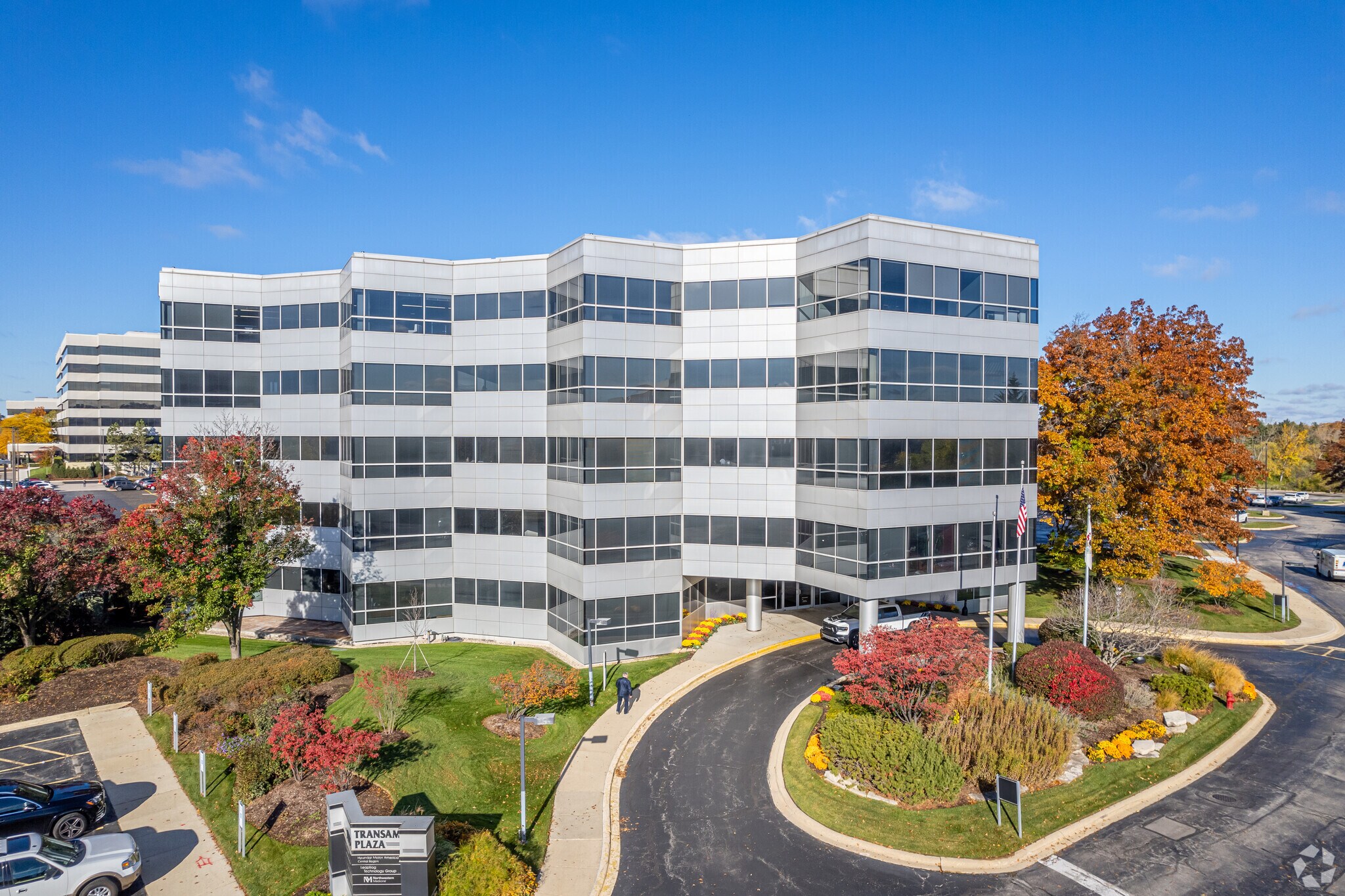 2 Transam Plaza Dr, Oakbrook Terrace, IL à louer Photo du bâtiment- Image 1 de 14