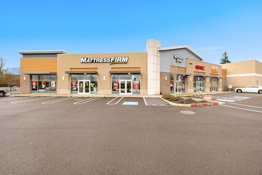 777 N Arney Rd, Woodburn, OR à louer - Photo du bâtiment - Image 2 de 4