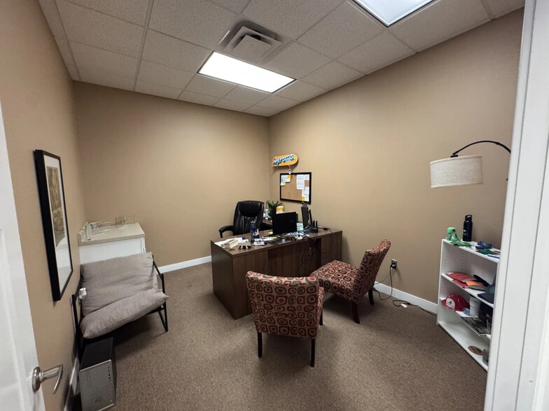 2200 W 49th St, Sioux Falls, SD for lease - Interior Photo - Image 2 of 7