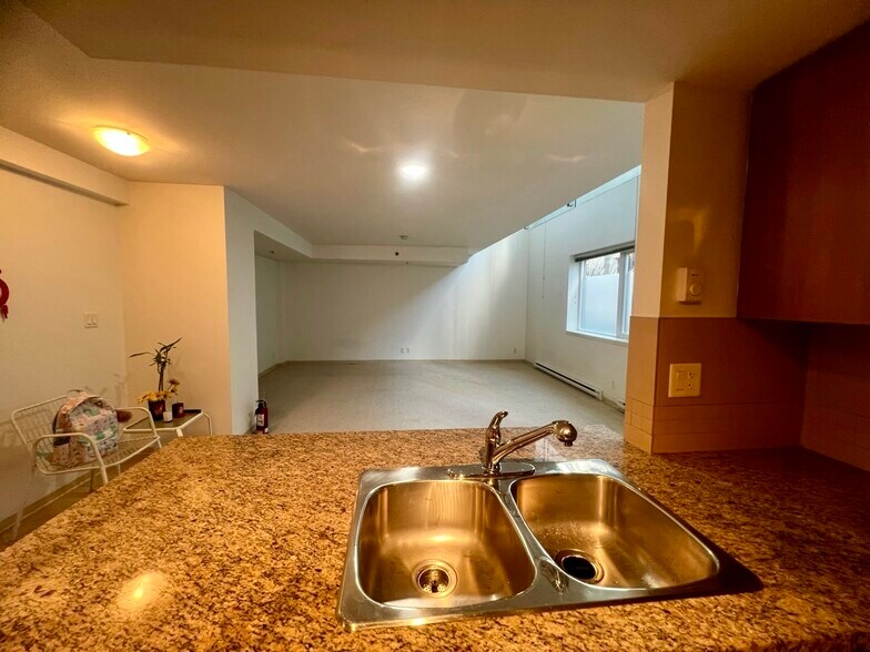 898 Carnarvon St, New Westminster, BC à louer - Photo intérieure - Image 3 de 20