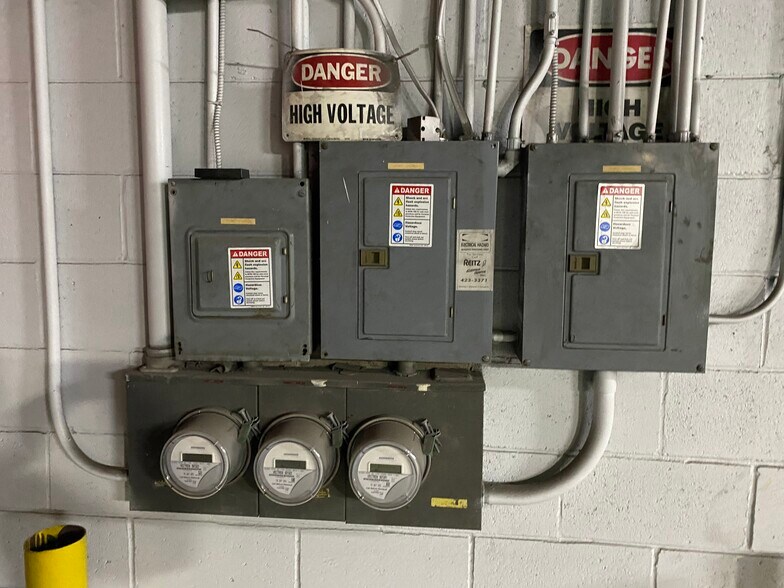 1416 Meyer Ave, Evansville, IN à louer - Photo du bâtiment - Image 3 de 5