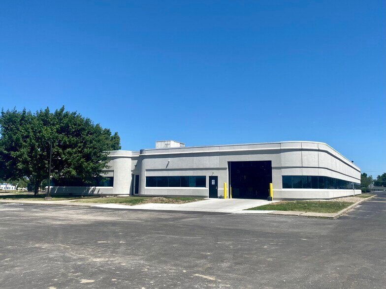 7337 W Washington St, Indianapolis, IN à vendre - Photo du bâtiment - Image 3 de 5