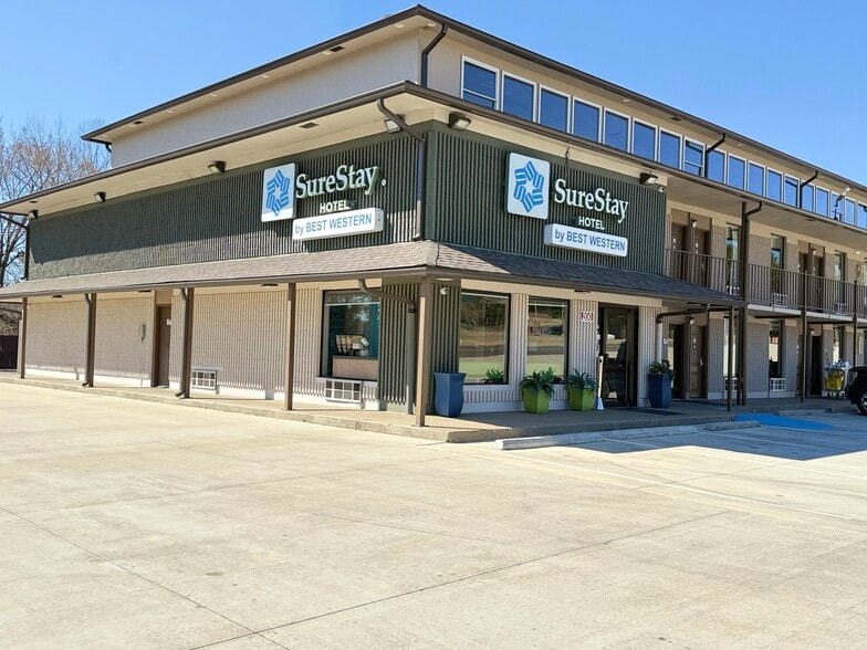 200 The Mall Way, Jasper, AL for sale - Building Photo - Image 1 of 10