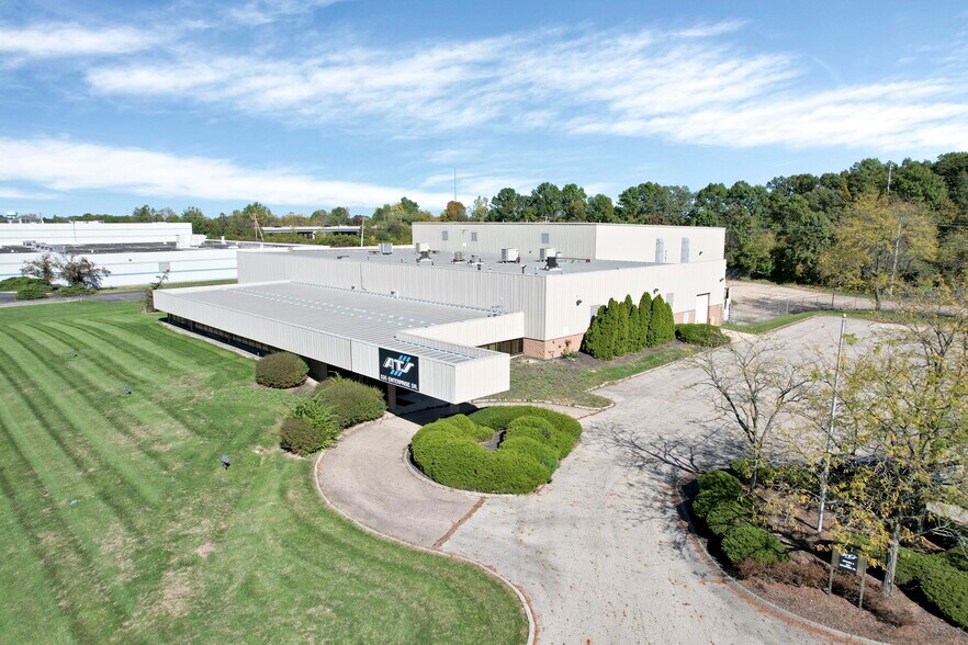 535 Enterprise Dr, Lewis Center, OH à vendre - Photo du bâtiment - Image 1 de 10