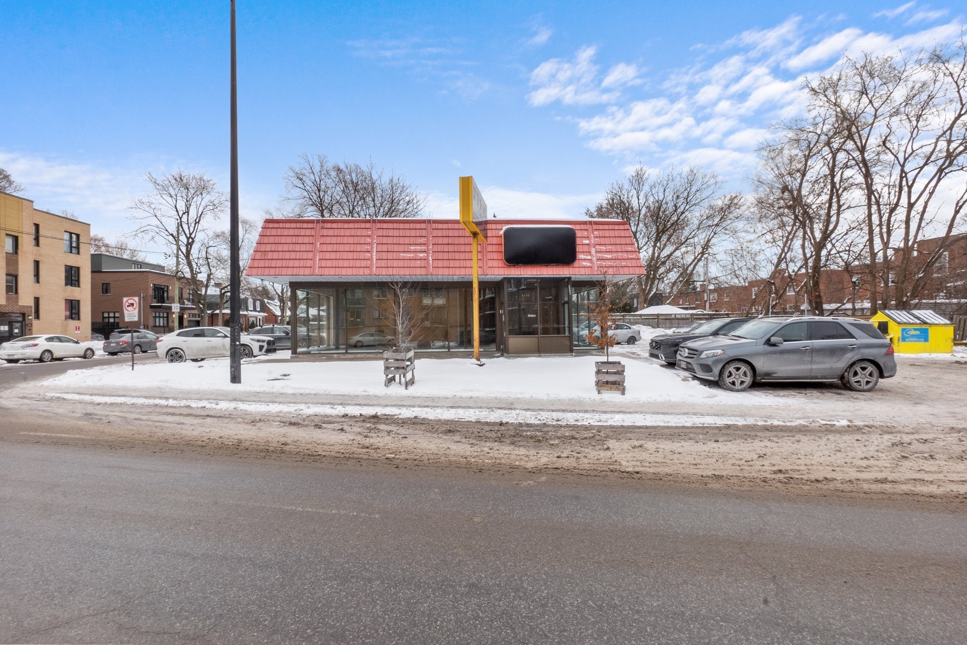 6150-6170 Ch de la Côte-Saint-Luc, Montréal, QC for lease Primary Photo- Image 1 of 5