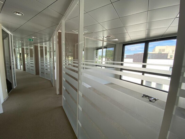 Office in Lyon for lease - Interior Photo - Image 3 of 19