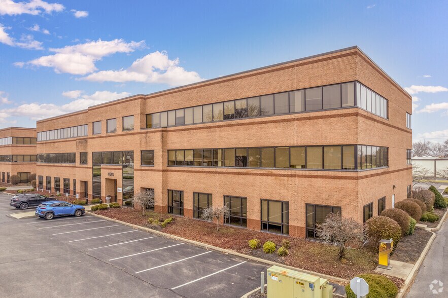 4520 Cooper Rd, Blue Ash, OH à louer - Photo du bâtiment - Image 2 de 4