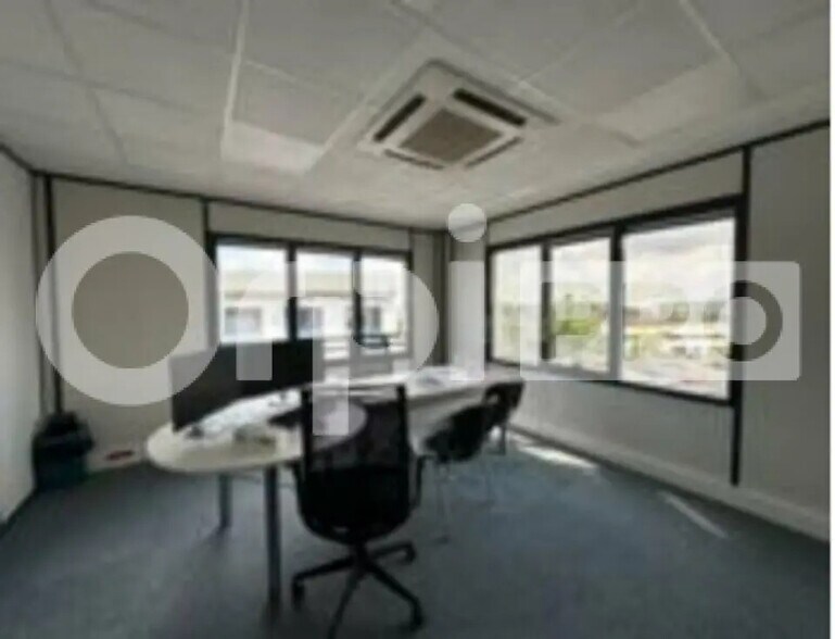 Office in Villefranche-sur-Saône for lease - Interior Photo - Image 2 of 4