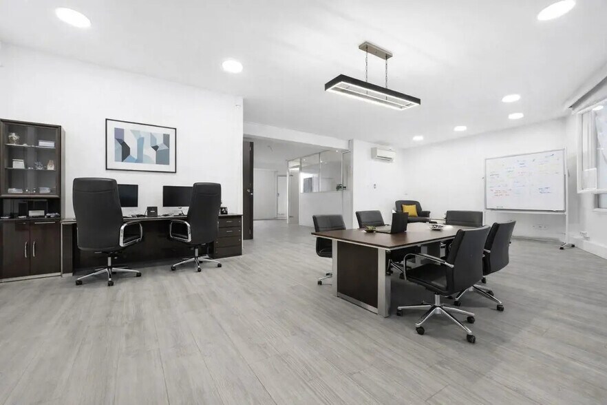 23 Avenue De Wagram, Paris for lease - Interior Photo - Image 1 of 6