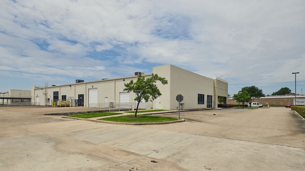 6550 W Sam Houston Pky N, Houston, TX for lease - Building Photo - Image 3 of 4