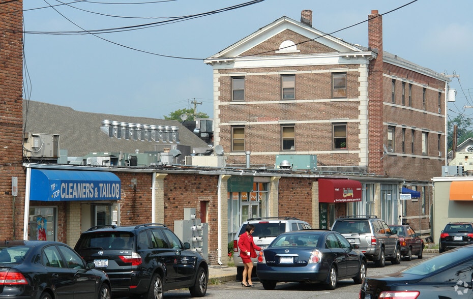 46 Gerard St, Huntington, NY for sale - Building Photo - Image 3 of 8