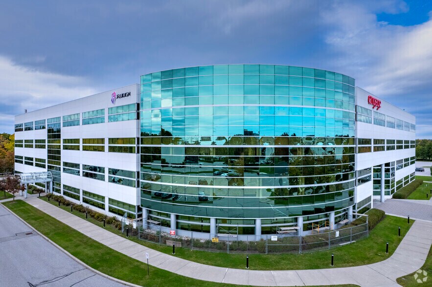 1380 Rodick Rd, Markham, ON à vendre - Photo du bâtiment - Image 2 de 11