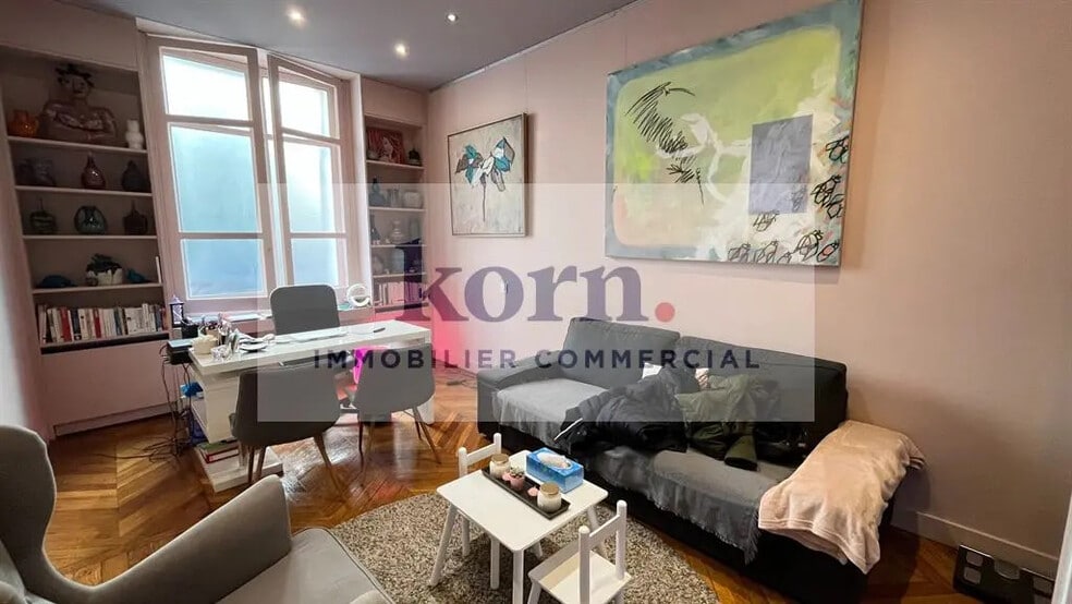 Immeuble residentiel dans Paris à vendre - Photo intérieure - Image 2 de 8