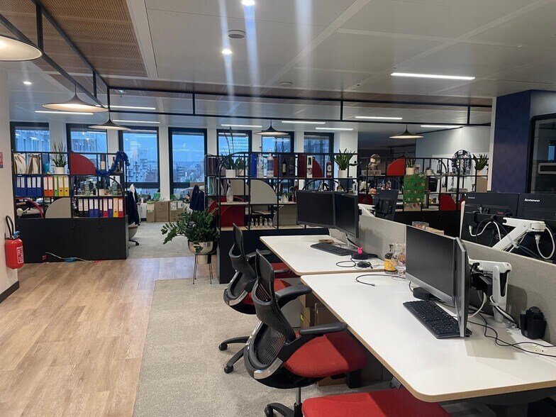 Bureau dans Saint-Denis à louer - Photo du bâtiment - Image 2 de 39