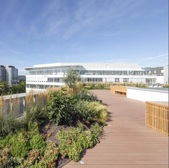 3 Place Renault, Rueil-Malmaison for lease - Building Photo - Image 3 of 11