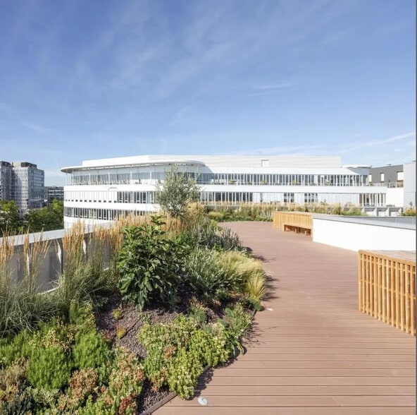 3 Place Renault, Rueil-Malmaison à louer - Photo du bâtiment - Image 3 de 11