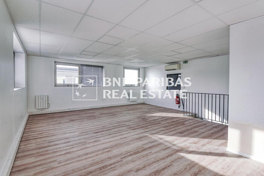 Flex in Chilly-Mazarin for lease - Interior Photo - Image 2 of 10