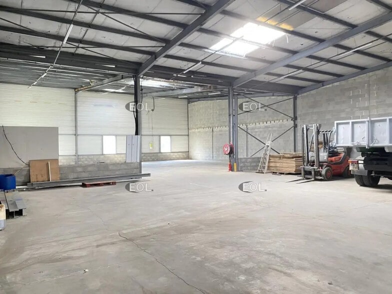 Industriel dans Toussieu à louer - Photo intérieure - Image 3 de 17