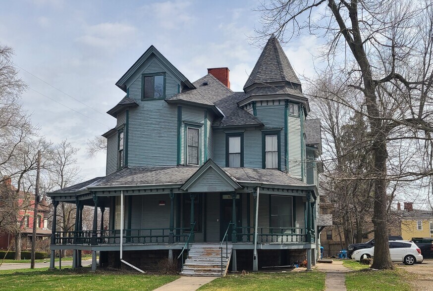 316 Stuart Ave, Kalamazoo, MI à vendre - Photo du bâtiment - Image 2 de 25