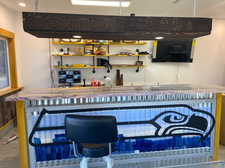 411 Oregon Way, Longview, WA for sale - Interior Photo - Image 3 of 13