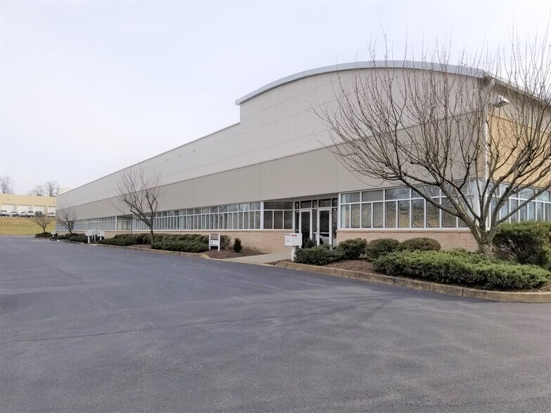 511 School House Rd, Kennett Square, PA à louer - Photo du bâtiment - Image 1 de 1