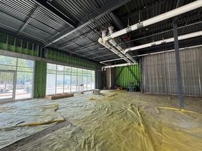 8821 Metropark Dr, Shenandoah, TX for lease Interior Photo- Image 1 of 1