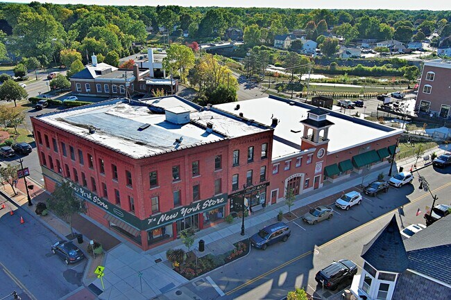 Plus de détails pour 10 W Main St, Lancaster, NY - Industriel à louer