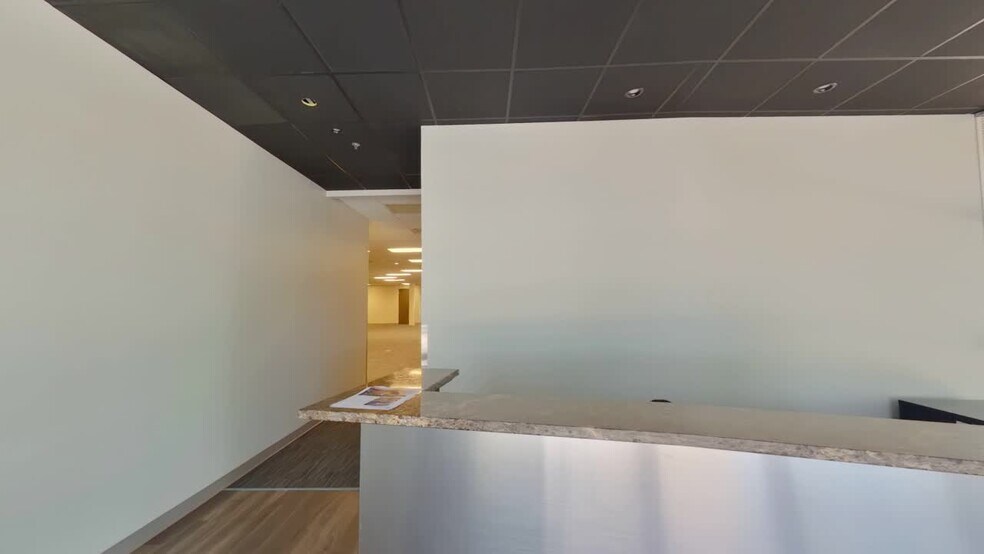 16650 Westgrove Dr, Addison, TX à louer - Vidéo sur l’inscription commerciale - Image 2 de 21