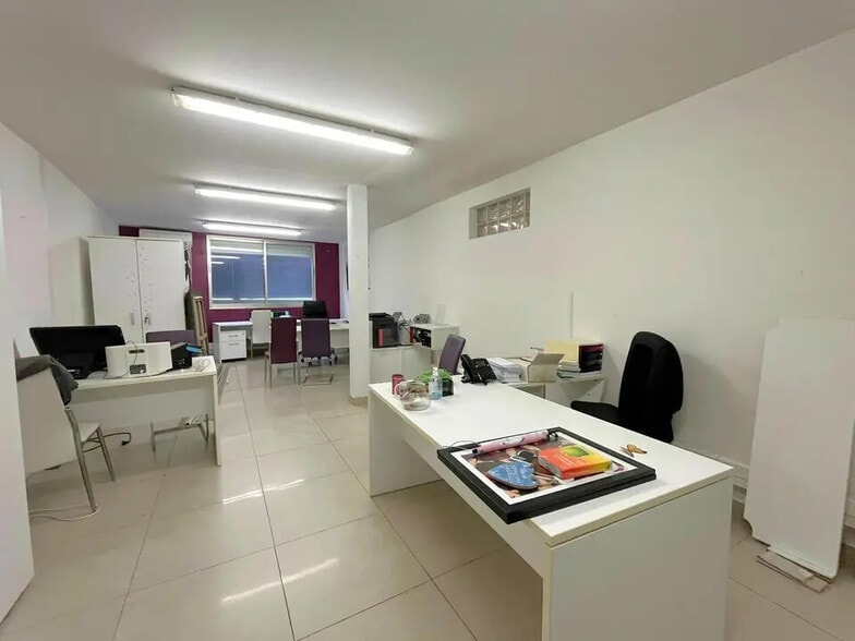 Retail in Nice for lease - Interior Photo - Image 1 of 4