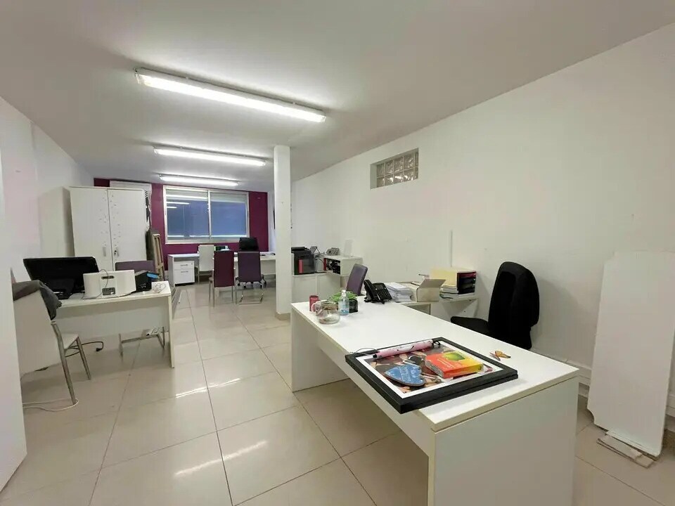 Retail in Nice for lease Interior Photo- Image 1 of 5