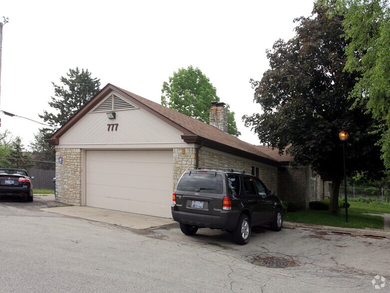 777 E 86th St, Indianapolis, IN à louer - Photo du bâtiment - Image 2 de 13