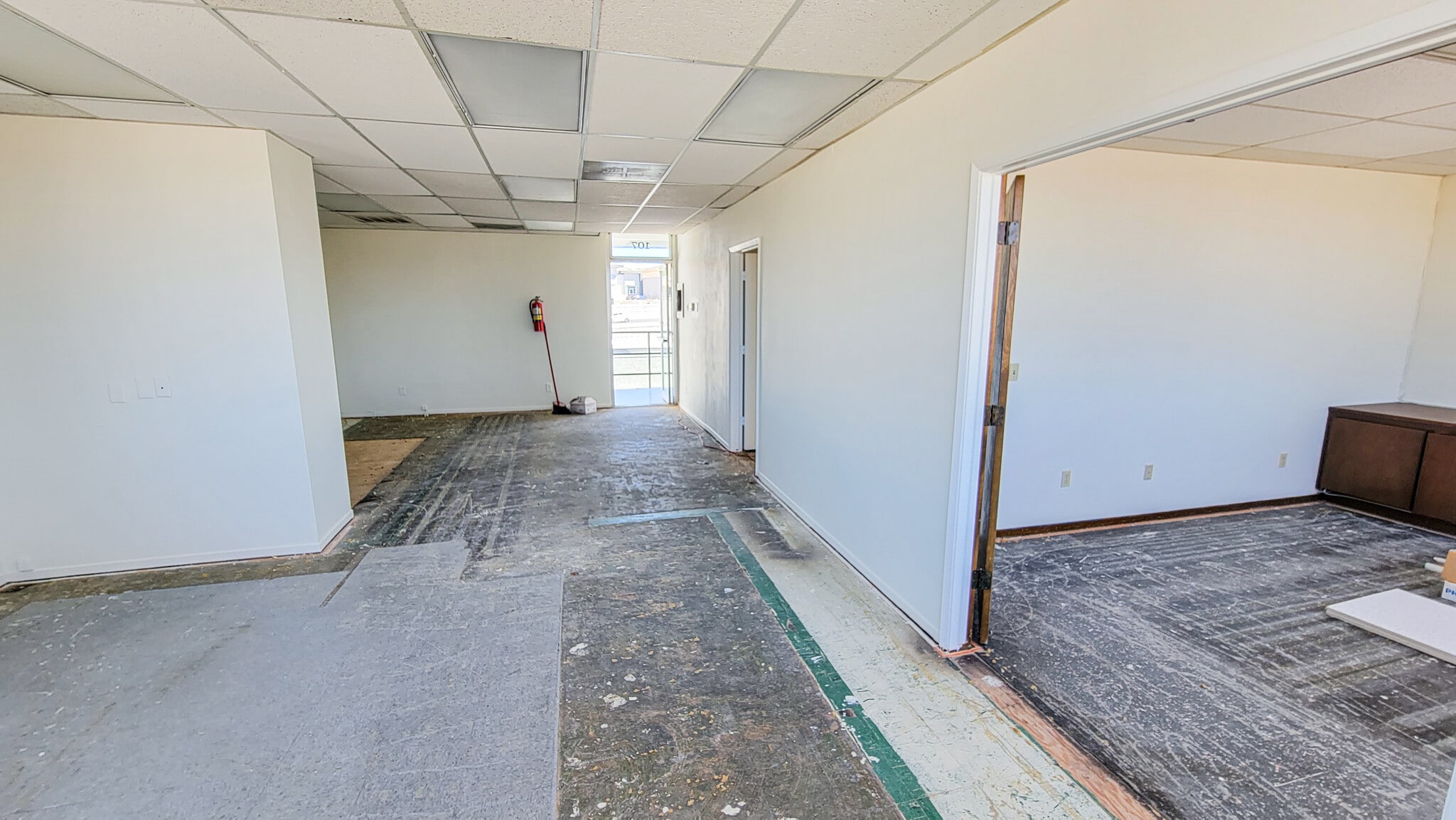 17993 US Highway 18, Apple Valley, CA for lease Interior Photo- Image 1 of 6