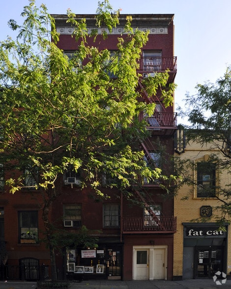 77 Christopher St, New York, NY for lease - Building Photo - Image 2 of 3