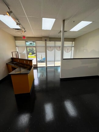 Plus de détails pour 11 Smokehouse Dr, Fredericksburg, VA - Commerce de détail à louer