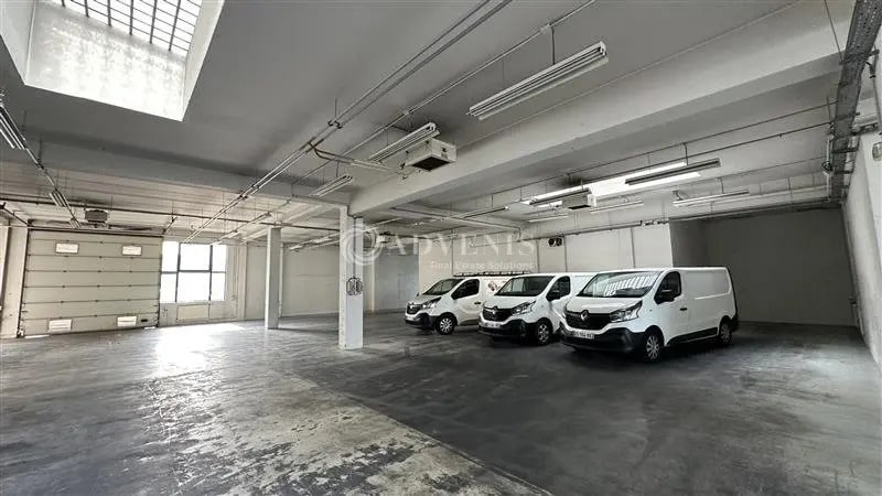 Flex in Noisy-le-Sec for lease - Interior Photo - Image 3 of 6