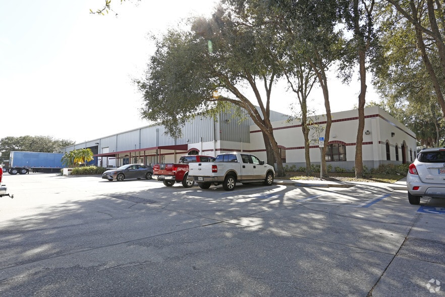 6411 Parkland Dr, Sarasota, FL for lease - Primary Photo - Image 1 of 5