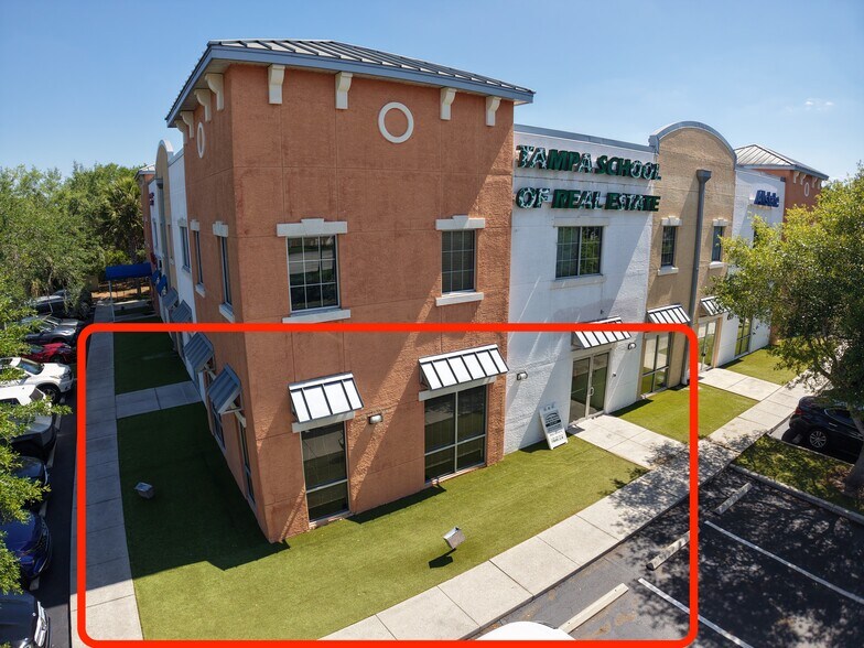 18101 Highwoods Preserve Pkwy, Tampa, FL à louer - Photo du bâtiment - Image 3 de 10