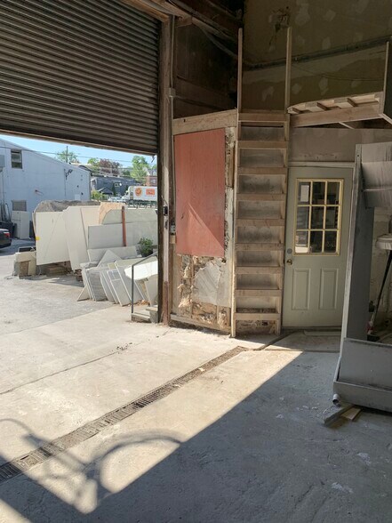 13 Mill St, Port Chester, NY à louer - Photo du bâtiment - Image 3 de 5