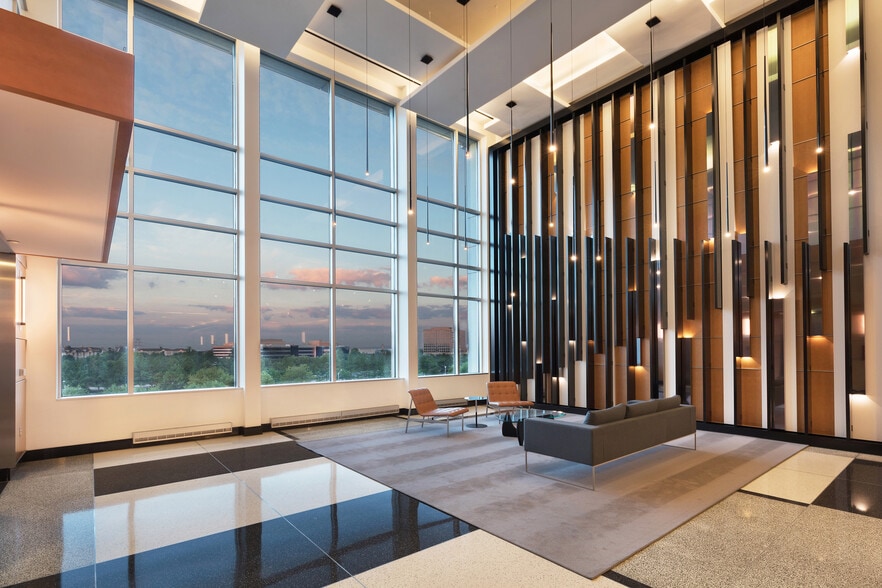 12930 Worldgate Dr, Herndon, VA for lease - Interior Photo - Image 2 of 9