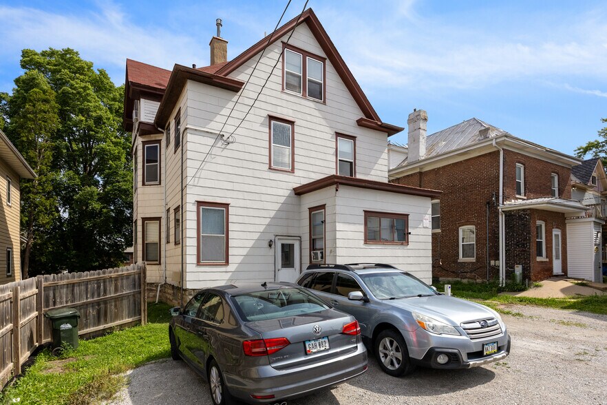 521 E College St, Iowa City, IA à vendre - Photo du bâtiment - Image 3 de 5