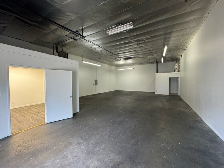 9851 Eighth St, Rancho Cucamonga, CA à louer - Photo du bâtiment - Image 3 de 4