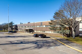 Plus de détails pour 368 Burman Blvd, Calverton, NY - Plusieurs types d'espaces à louer