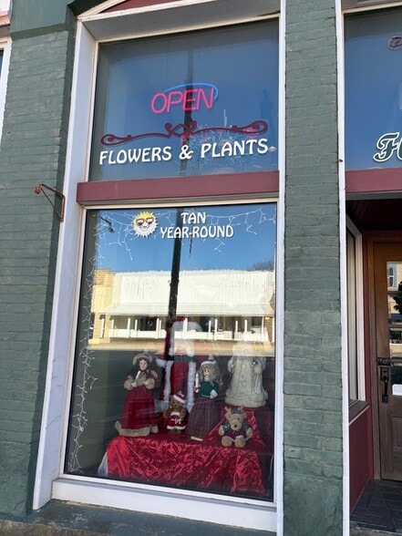 145 E Main St, Sedan, KS for sale - Building Photo - Image 3 of 35