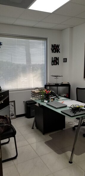 7950 NW 53rd St, Doral, FL à vendre - Photo intérieure - Image 2 de 70