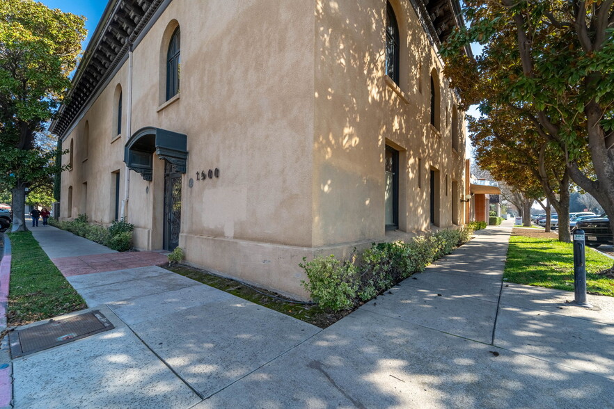 1500 J St, Modesto, CA for lease - Building Photo - Image 1 of 12